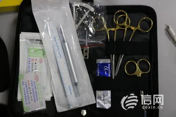记者购买的工具包 (来源:信网)