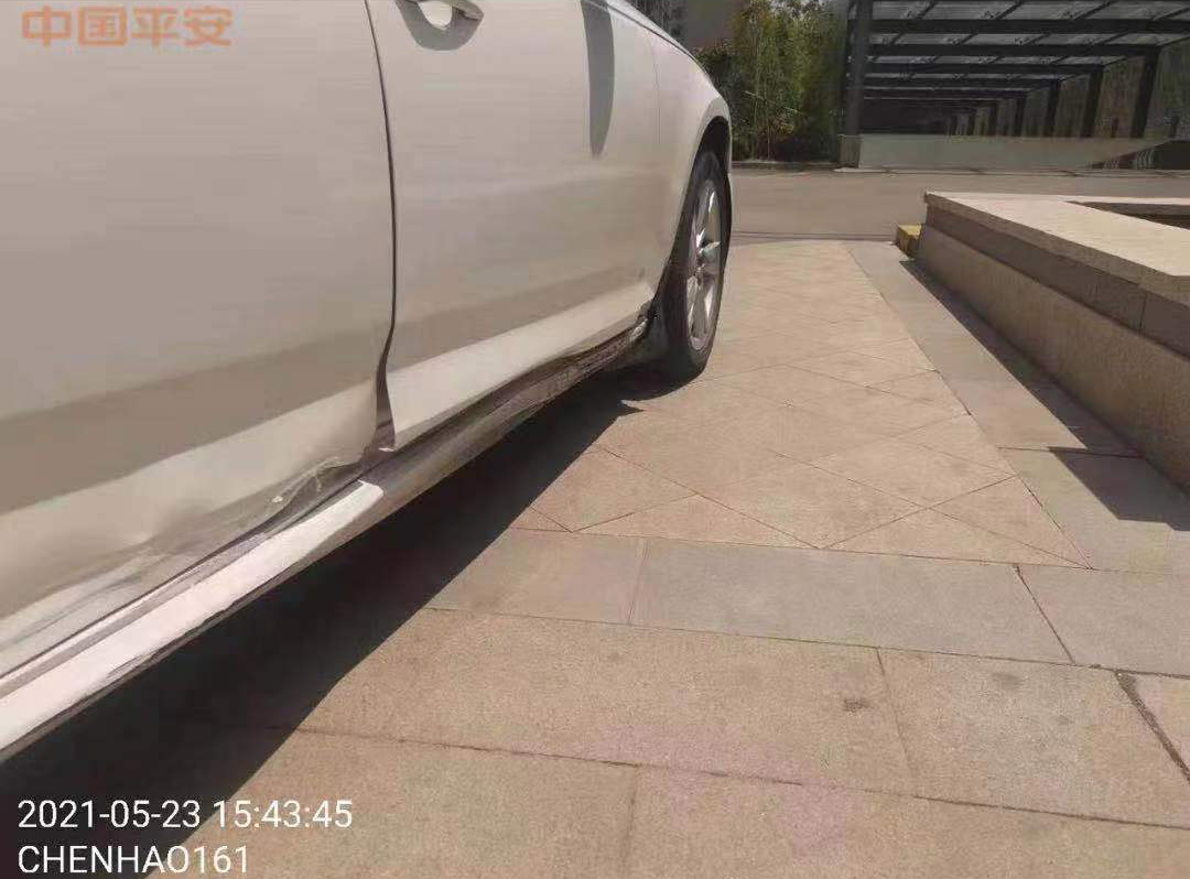 保险公司拍摄的车辆剐蹭现场。