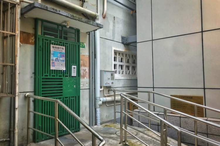 加装电梯一楼业主被伪造签名，诉至法院要求拆除电梯能被支持吗？