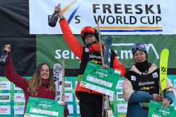 谷爱凌获得FIS世界杯分站赛金牌