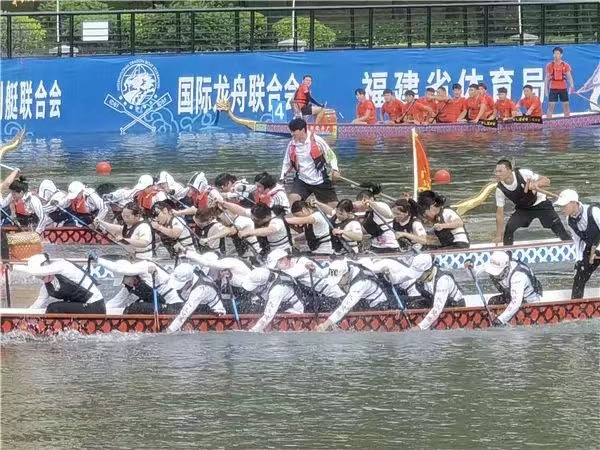 广东女子龙舟队在2022年首届世界龙舟联赛上的表现。来源:南粤女声