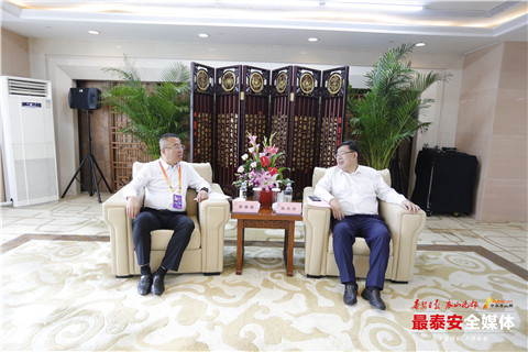 杨洪涛带队参加第三届跨国公司领导人青岛峰会并开展系列投资合作洽谈活动