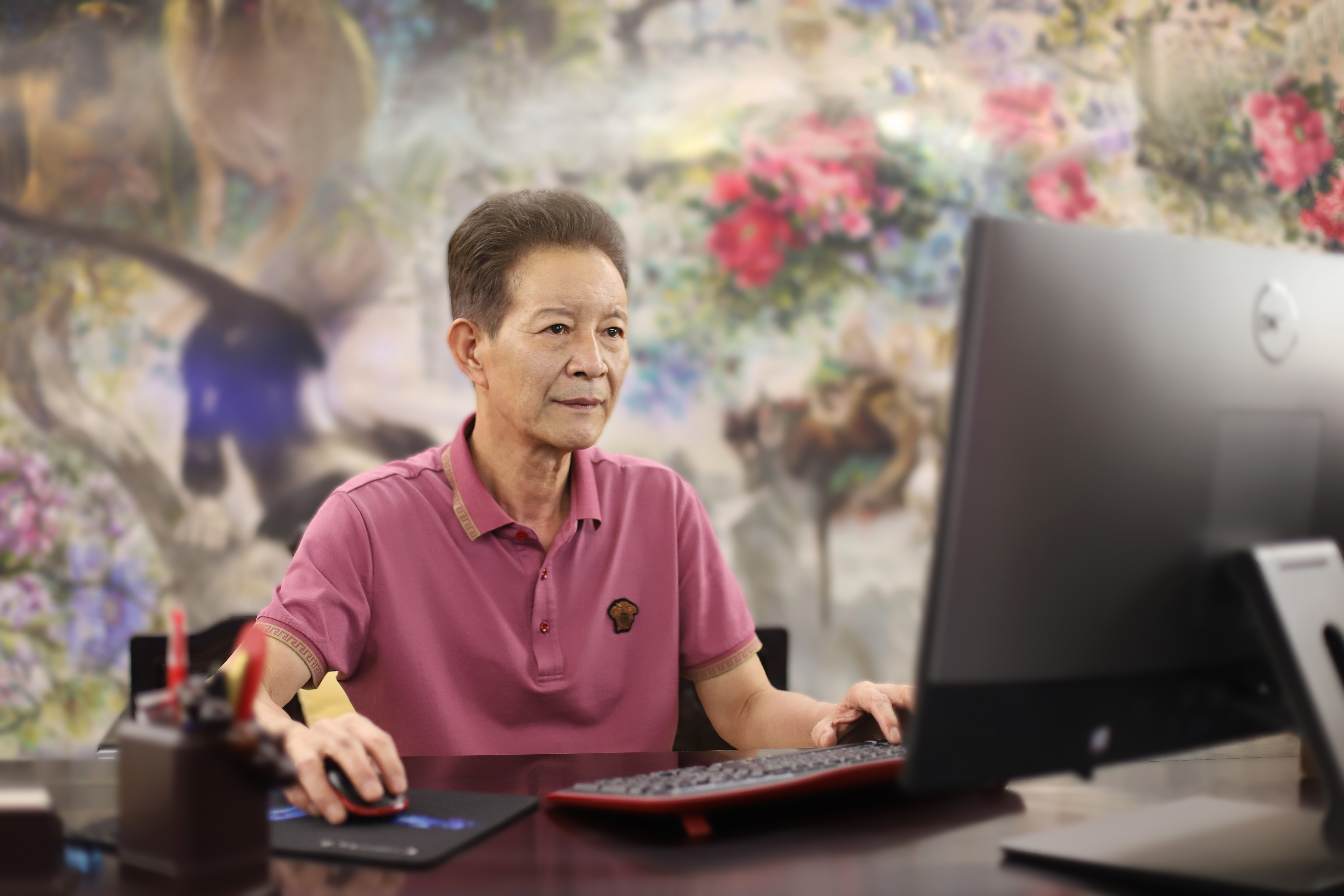 董事长工作照
